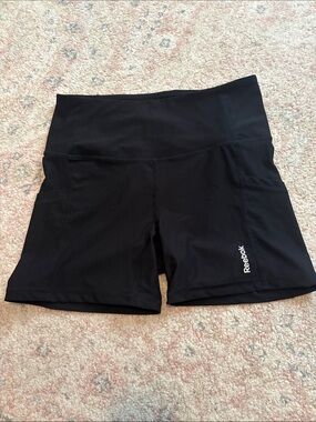 Reebok Black Women's High-Rise Athletic Bike Shorts Size Large with pockets